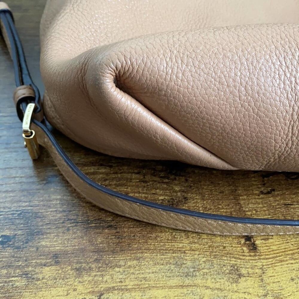 Mk Camden Large Drawstring Bag In Suntan Leather - image 5